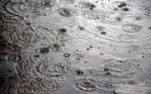انشا کوتاه انگلیسی در مورد صدای باران
