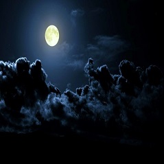 تحقیق کنید چرا ماه شب ها در آسمان دیده میشود